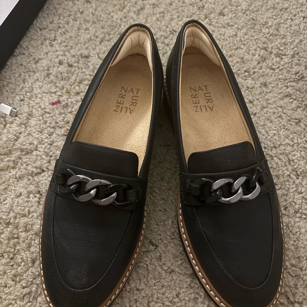 Naturalizer Black Loafers with Silver Chain Accent in Size 7.5